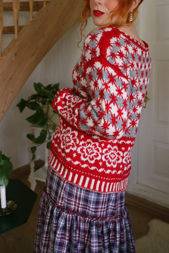 Red Snowflakes Handmade Sweater | M