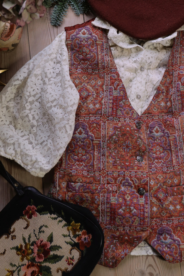 Red Tapestry Pattern Vintage Waistcoat | S/M