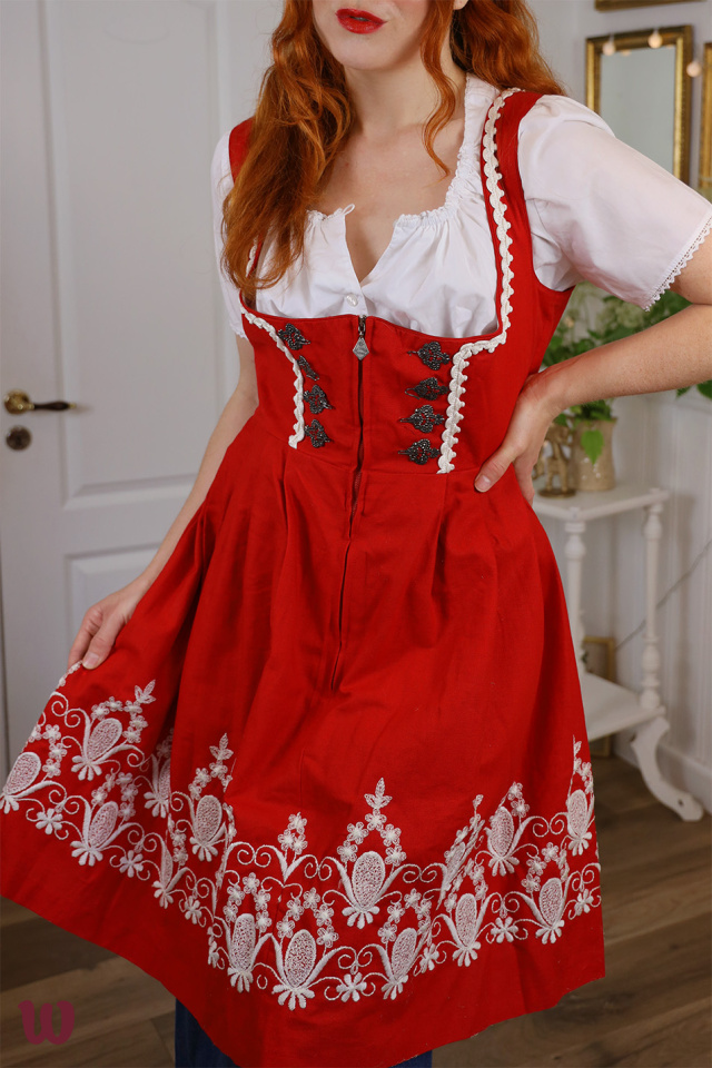 Red White Embroidererd Vintage Dress | M
