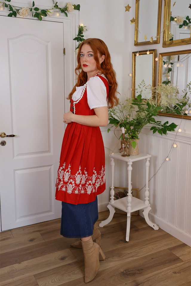 Red White Embroidererd Vintage Dress | M