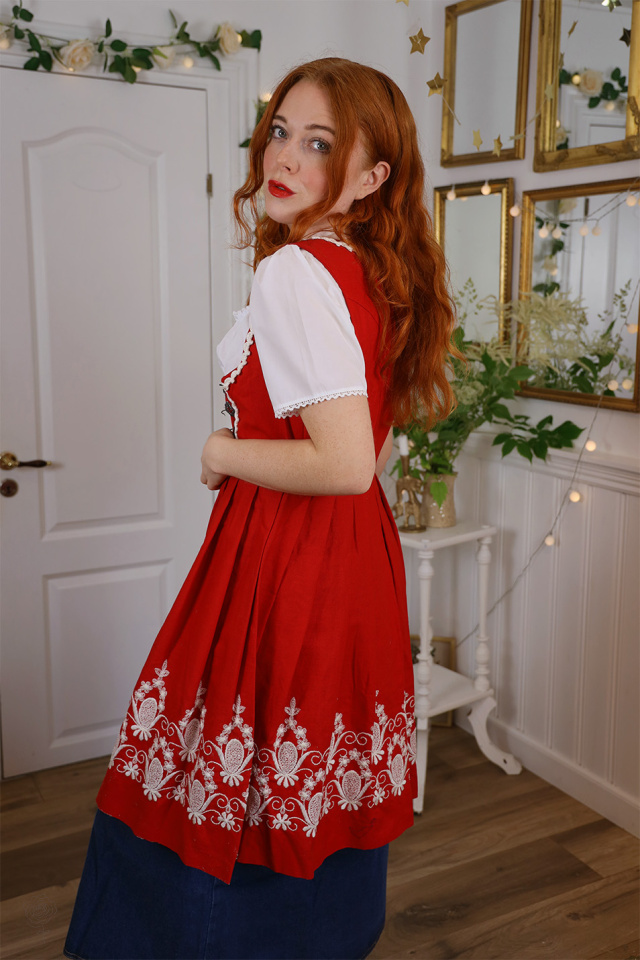 Red White Embroidererd Vintage Dress | M