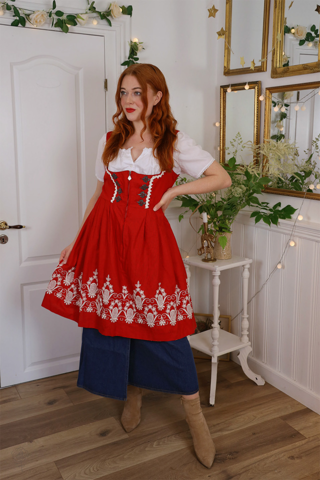 Red White Embroidererd Vintage Dress | M