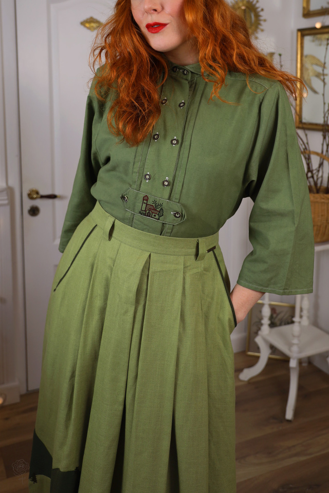 Redyed Countryhouse Embroidered Vintage Blouse | M