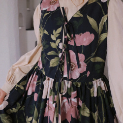 Rita's Beige Dress &amp; Dark Blue Rose Overdress | M