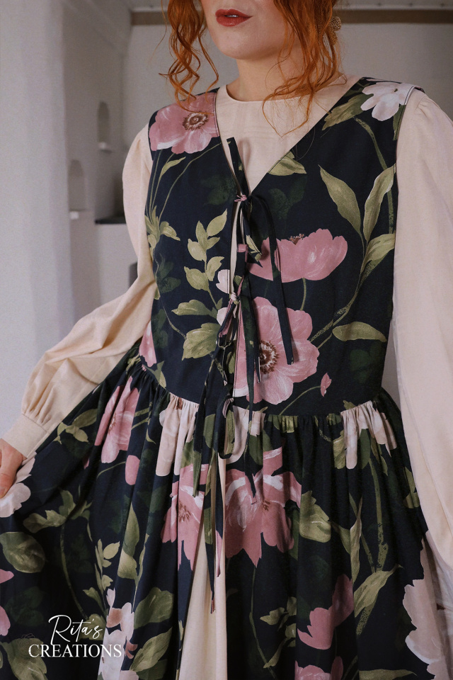 Rita's Beige Dress &amp; Dark Blue Rose Overdress | M