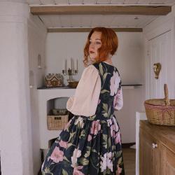 Rita's Beige Dress &amp; Dark Blue Rose Overdress | M