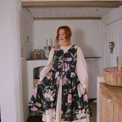 Rita's Beige Dress &amp; Dark Blue Rose Overdress | M