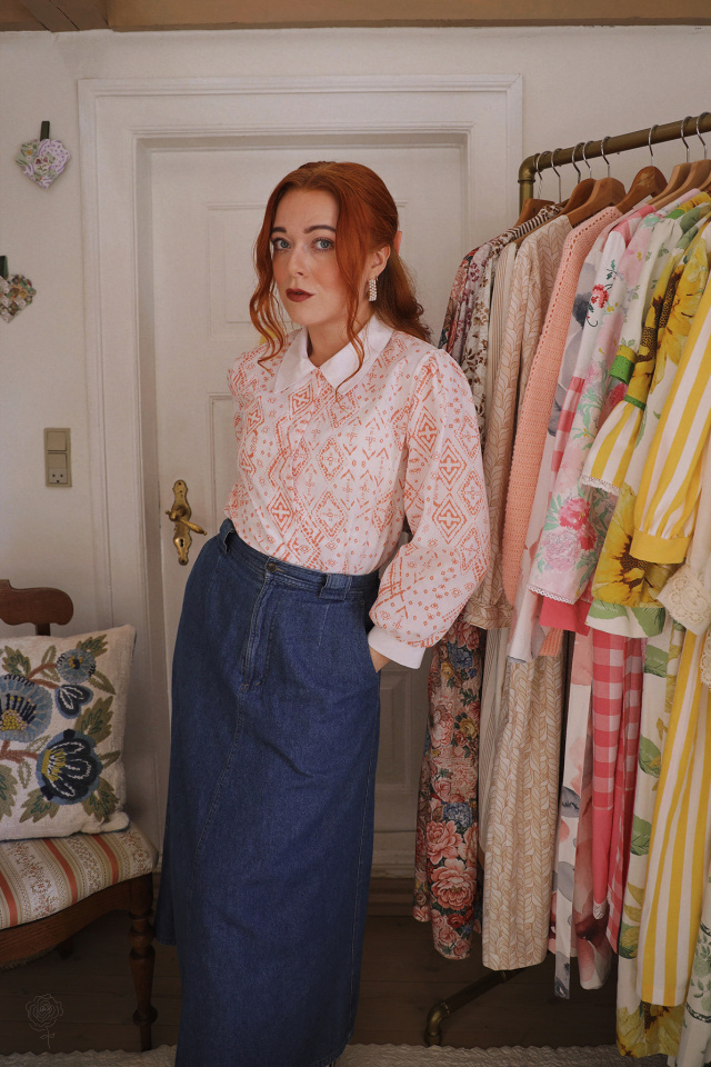 Rita's Graphical Blouse &amp; Bow | S