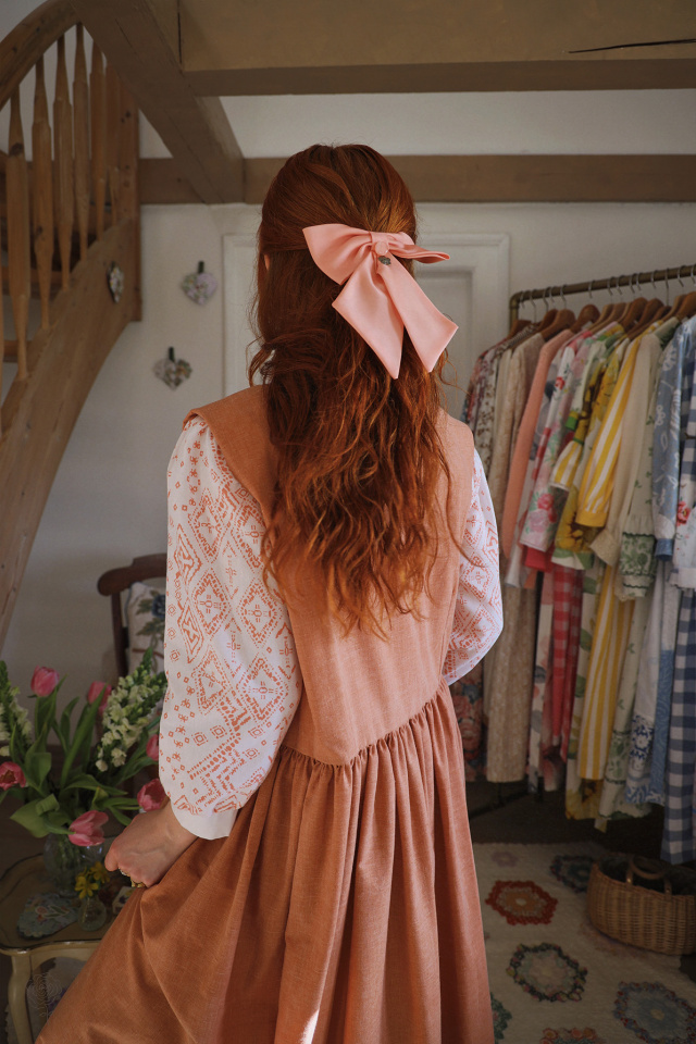 Rita's Graphical Blouse &amp; Bow | S