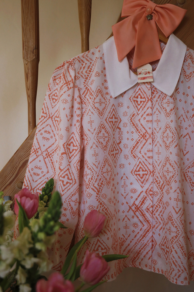 Rita's Graphical Blouse &amp; Bow | S