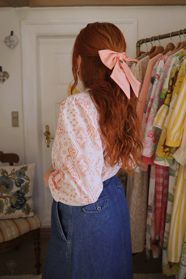 Rita's Graphical Blouse &amp; Bow | S