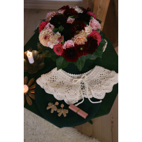 Rita's White Two Layer Collar