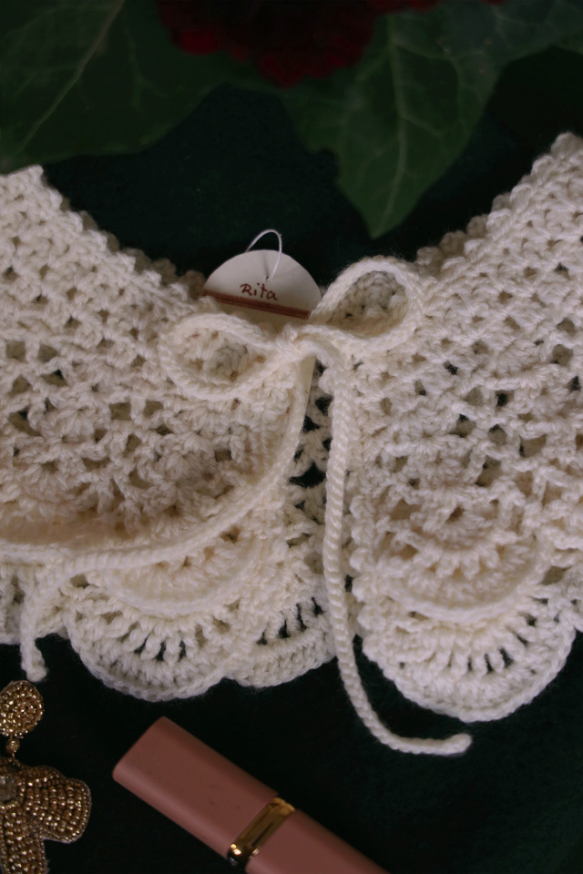 Rita's White Two Layer Collar