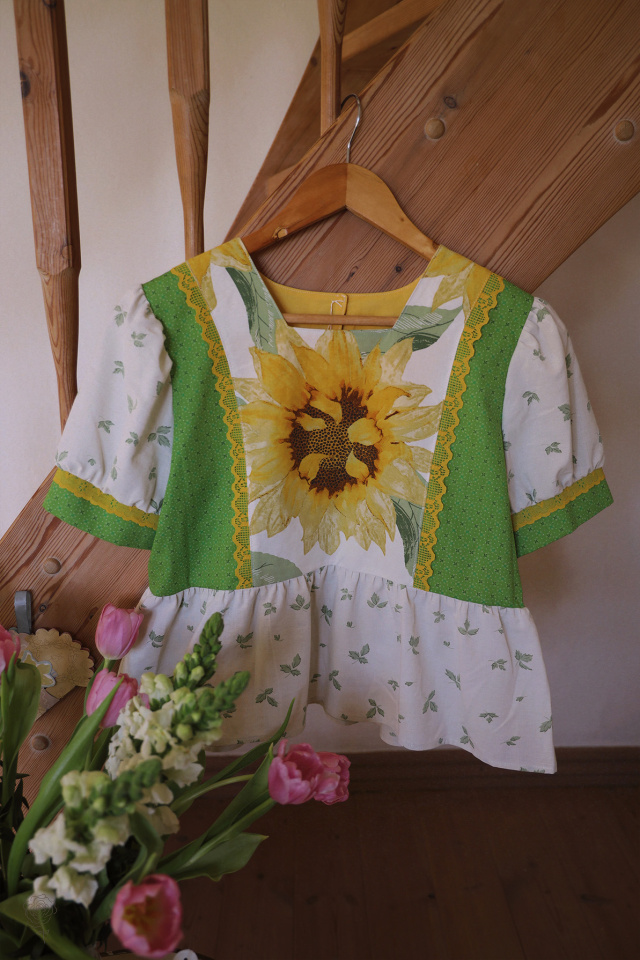 Rita's Sunflower Top | S