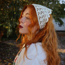 Rita's Triangle Off White Head Scarf