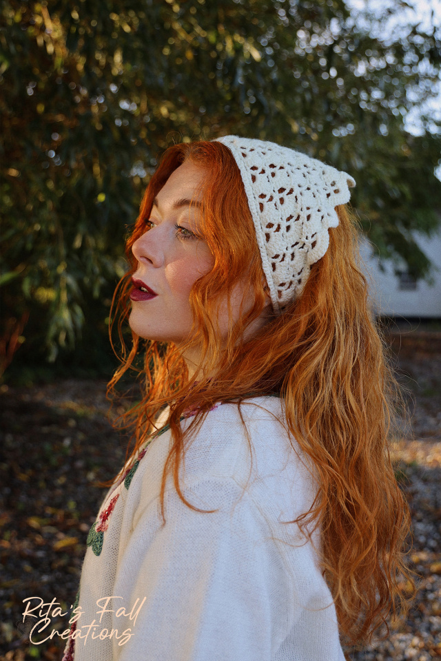 Rita's Triangle Off White Head Scarf