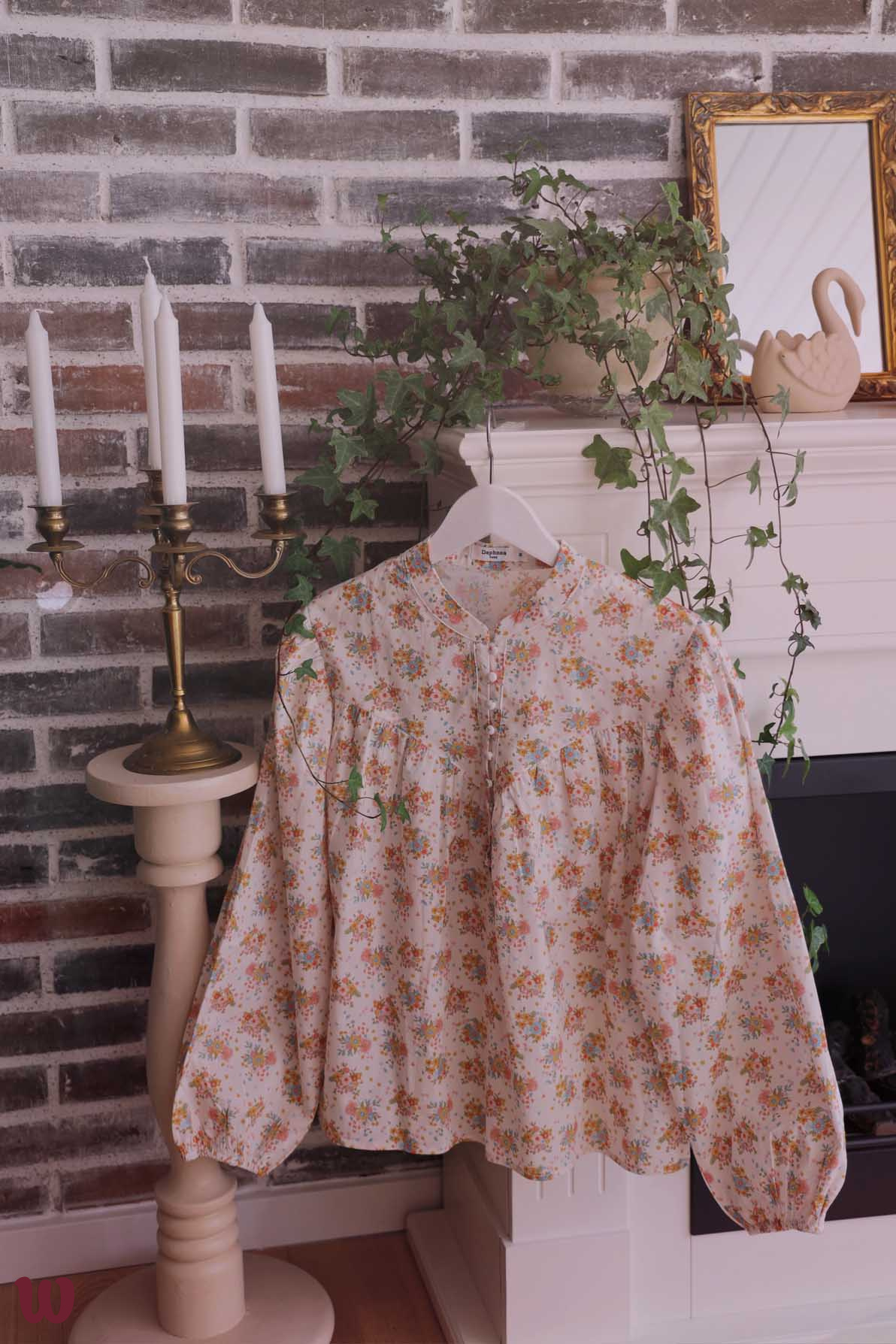 Vintage Whimsical White Blue Floral Button Blouse - M