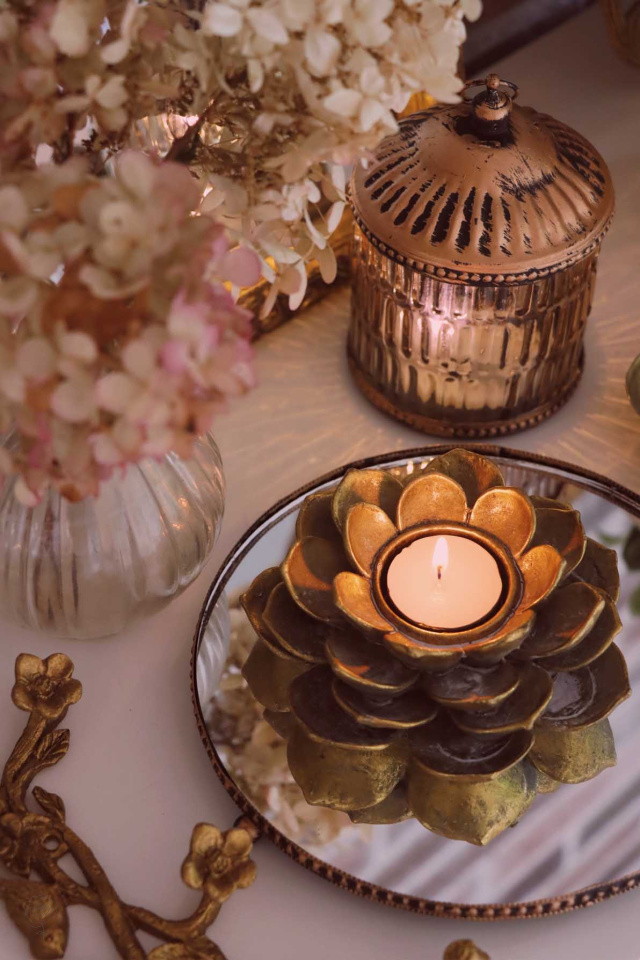 Round Mirror Display Tray