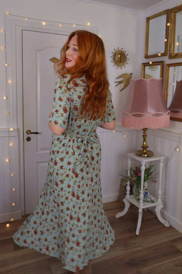 Light Green Red Floral 90's Vintage Dress | M