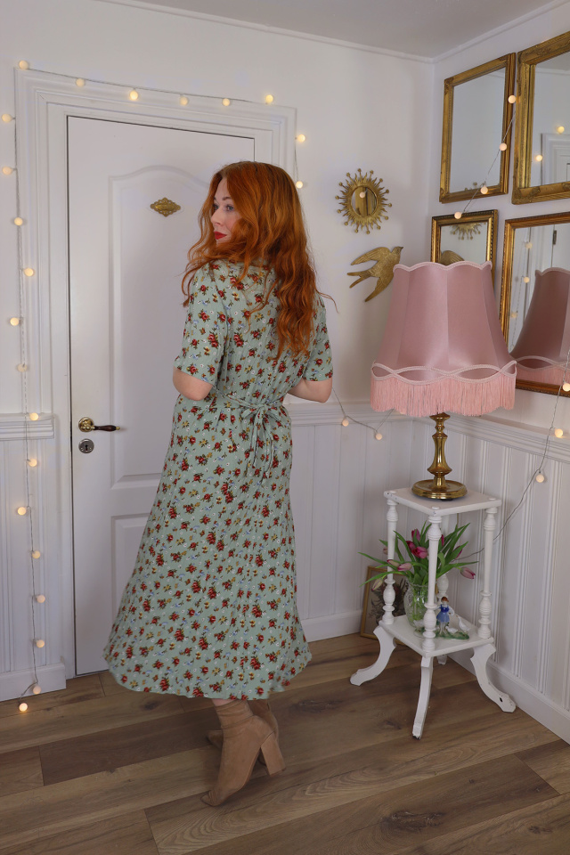 Light Green Red Floral 90's Vintage Dress | M