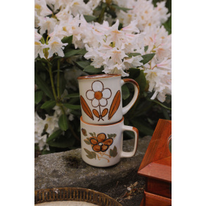 Set of Two Handpainted Retro Mugs 