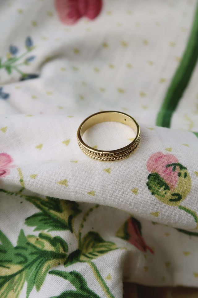 Simple Robe Brass Ring
