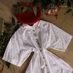 White Heart &amp; Flower Embroidered Vintage Top | XL