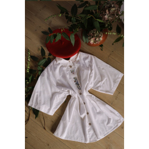 White Heart & Flower Embroidered Vintage Top | XL