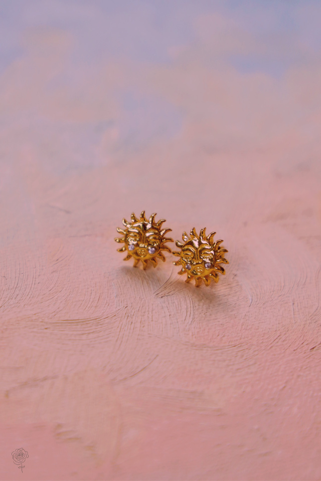 Sleepy Sun | Small Gold Studs 