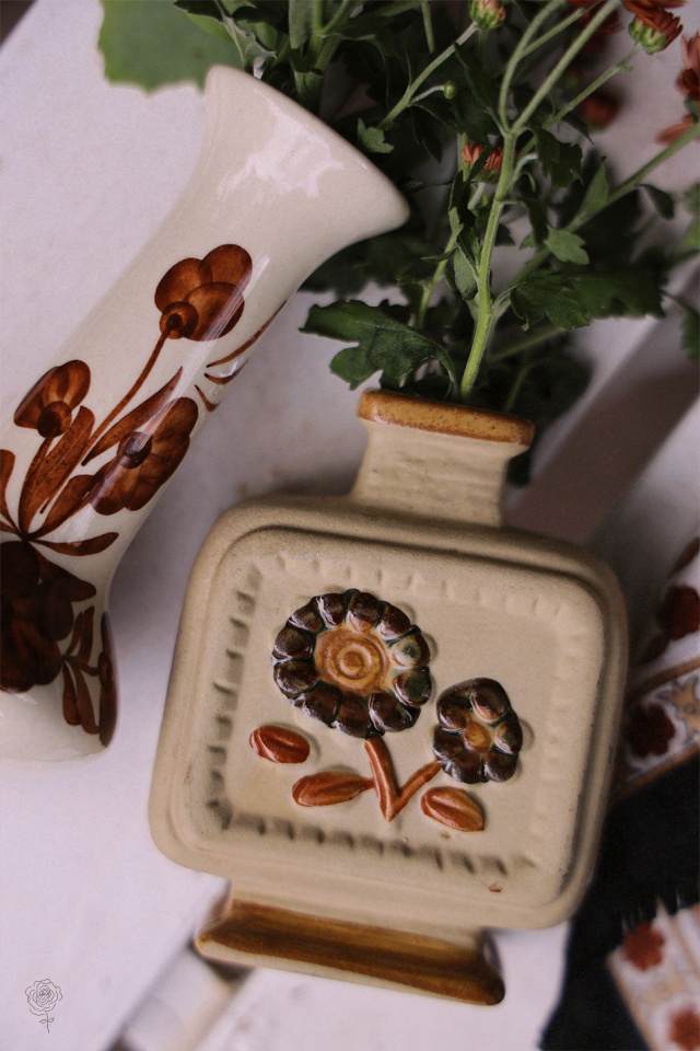 Small Beige Handpainted Stoneware Vase 