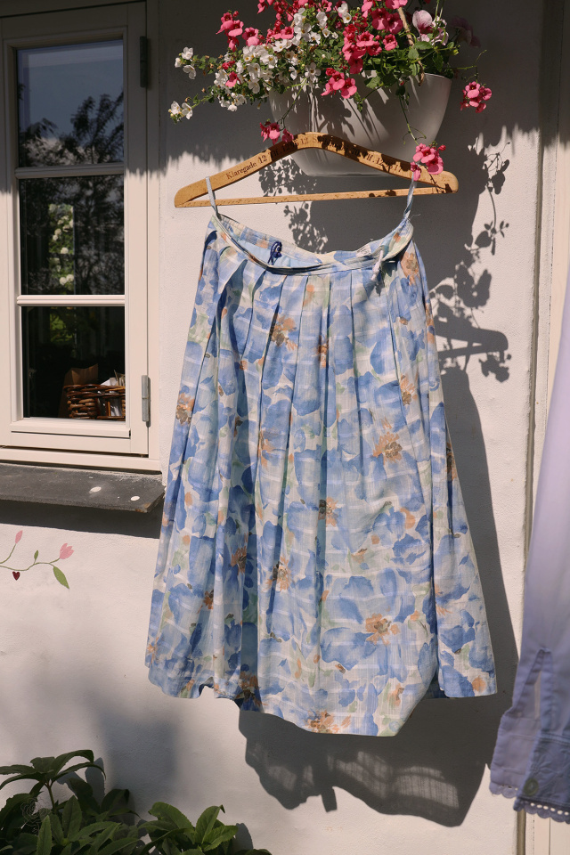 Blue Watercolour Floral Vintage Skirt | M