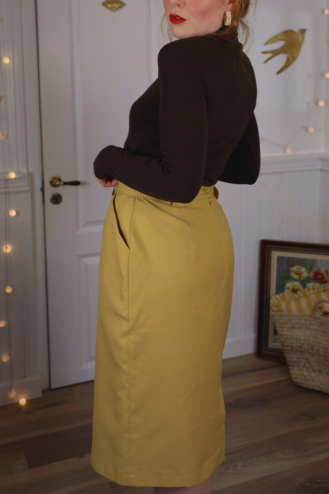 Soft Yellow Pencil Vintage Skirt | M