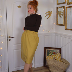 Soft Yellow Pencil Vintage Skirt | M