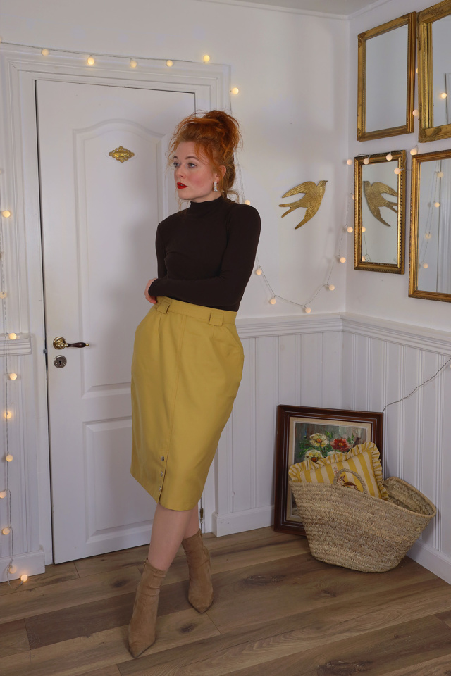 Soft Yellow Pencil Vintage Skirt | M
