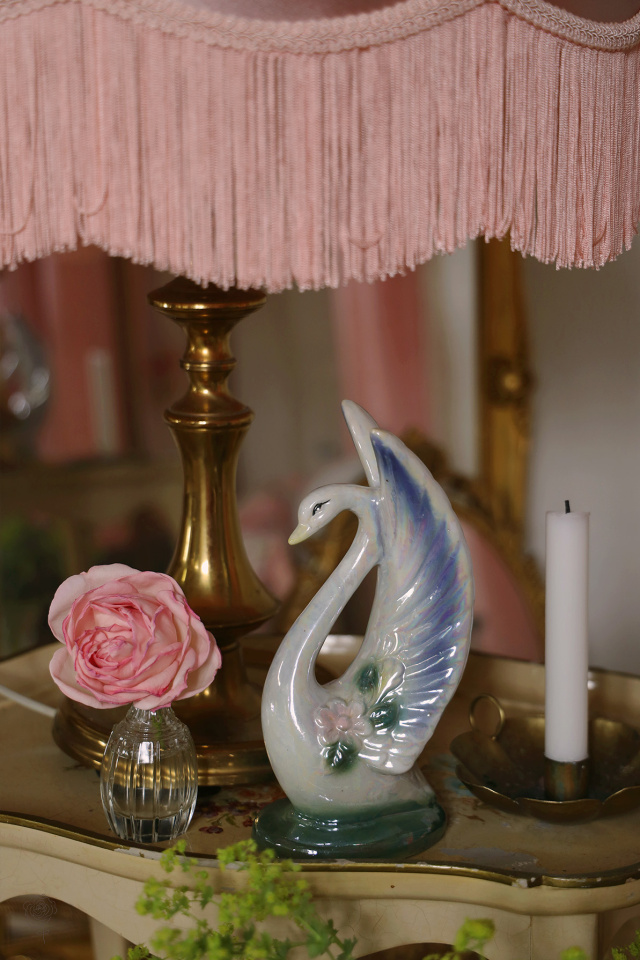 Romantic Stoneware Retro Swan 