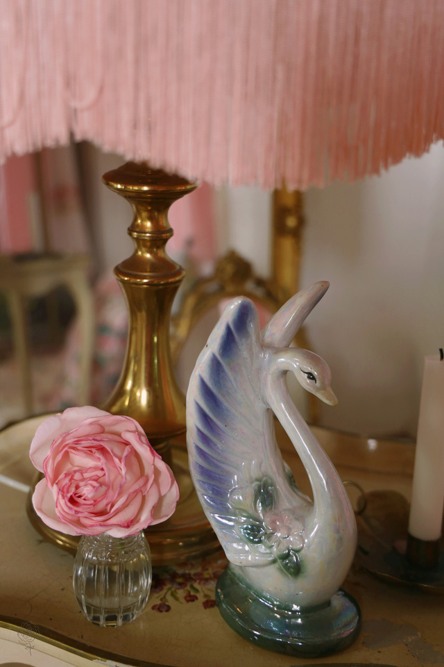 Romantic Stoneware Retro Swan 