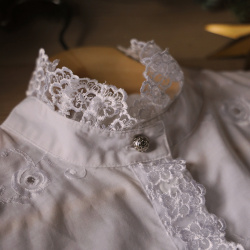 Stunning Frilly Lace White Vintage Blouse | S/M