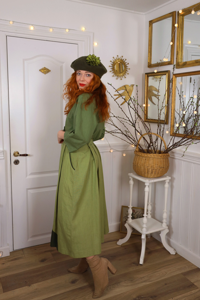Stunning Olive Green Austrian Vintage Skirt | S/M