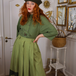 Stunning Olive Green Austrian Vintage Skirt | S/M