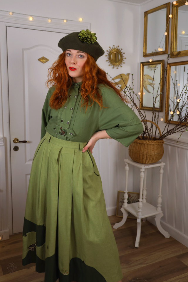 Redyed Countryhouse Embroidered Vintage Blouse | M