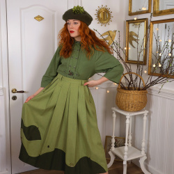 Stunning Olive Green Austrian Vintage Skirt | S/M