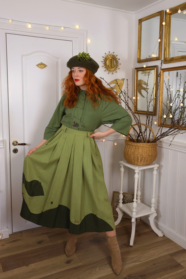 Stunning Olive Green Austrian Vintage Skirt | S/M