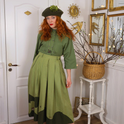 Stunning Olive Green Austrian Vintage Skirt | S/M