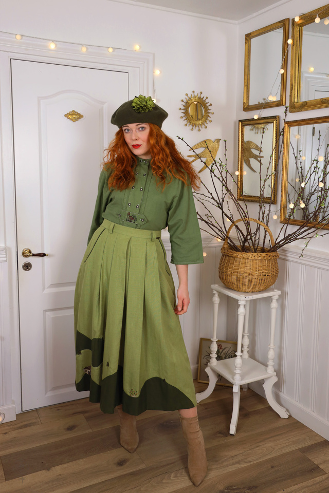 Stunning Olive Green Austrian Vintage Skirt | S/M