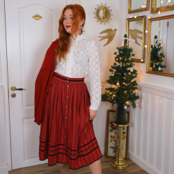 Charming Red Pattern Vintage Skirt | M