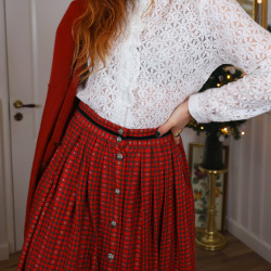Charming Red Pattern Vintage Skirt | M