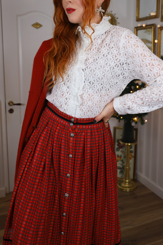 Charming Red Pattern Vintage Skirt | M
