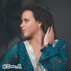 Touch The Moon | Earrings 