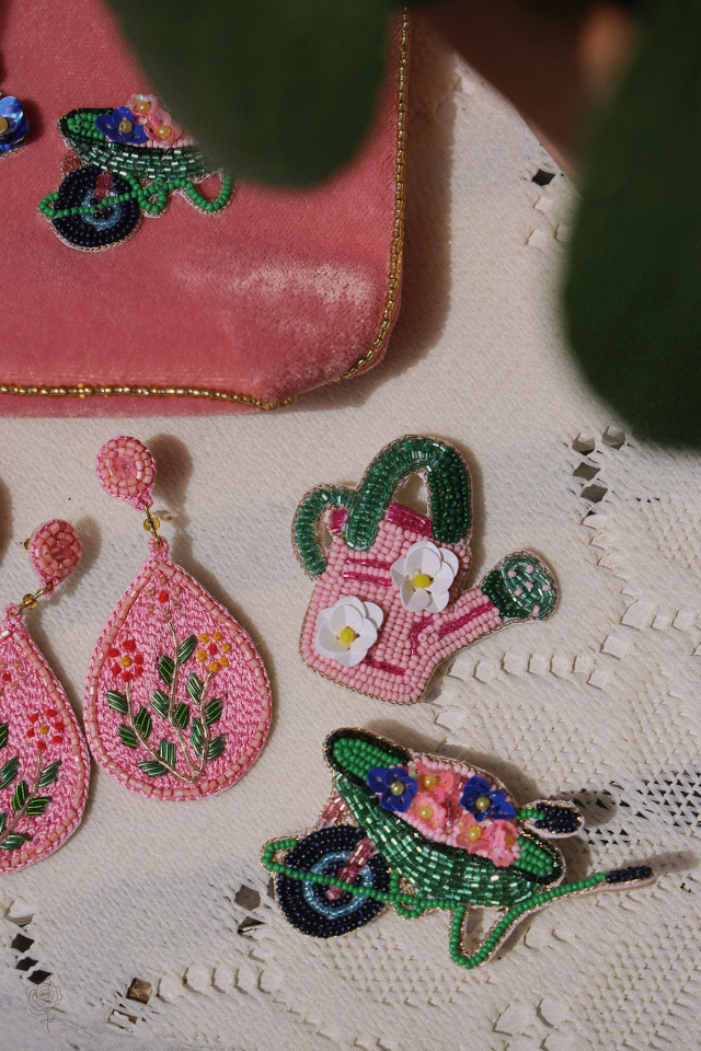 Wheelbarrow of Flowers Brooch
