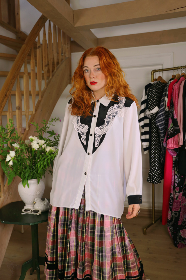 White &amp; Black Statement Chest Vintage Blouse | L